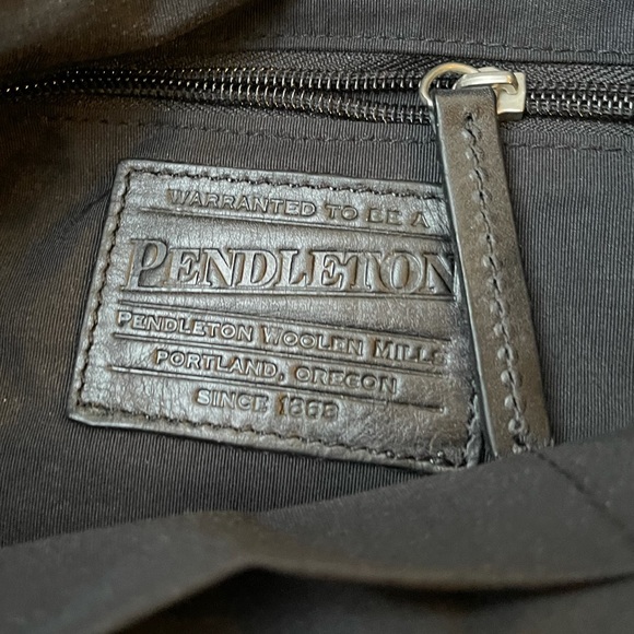 PENDLETON Red Black Buffalo Wool Bag w/ Woodland Design Leather Straps USA NEW!! - Picture 2 of 12